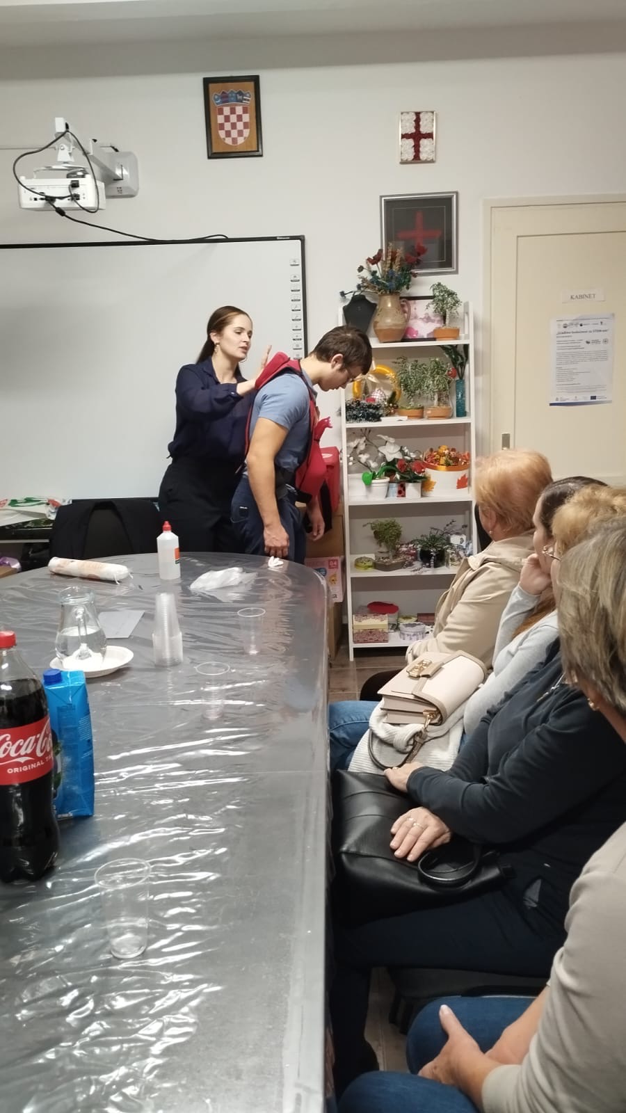 ODRŽAN TEČAJ PRVE POMOĆI ZA GRAĐANSTVO - Crveni križ - Križevci 