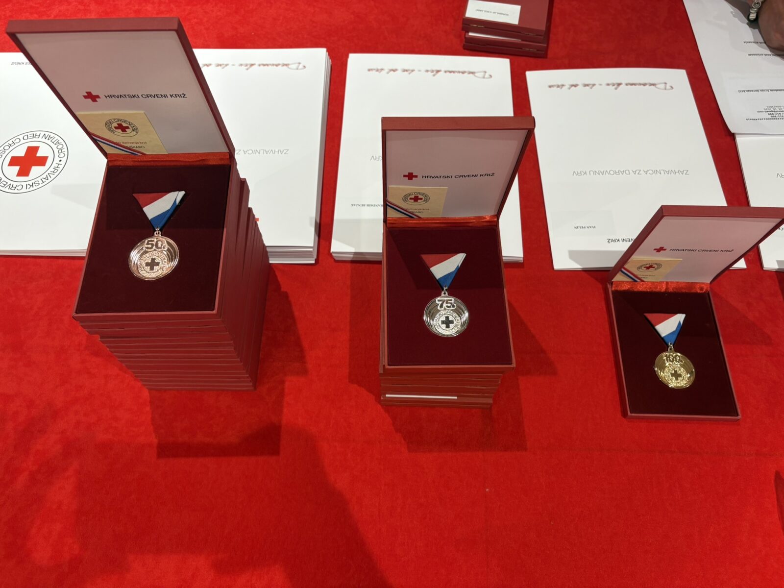 Višestruki darivatelji krvi na prijemu kod gradonačelnika Tomislava Katanovića - Crveni križ - Križevci 